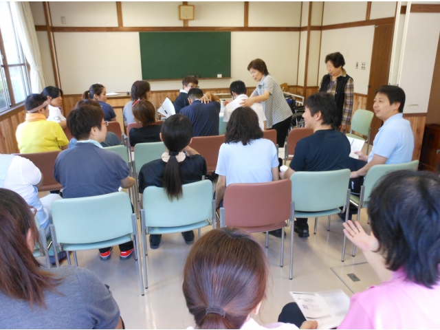みなさん熱心に研修を受けてました