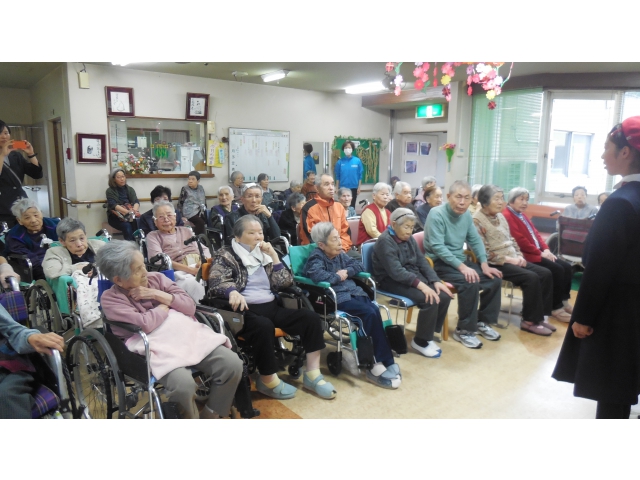 みなさん真剣に聞いています