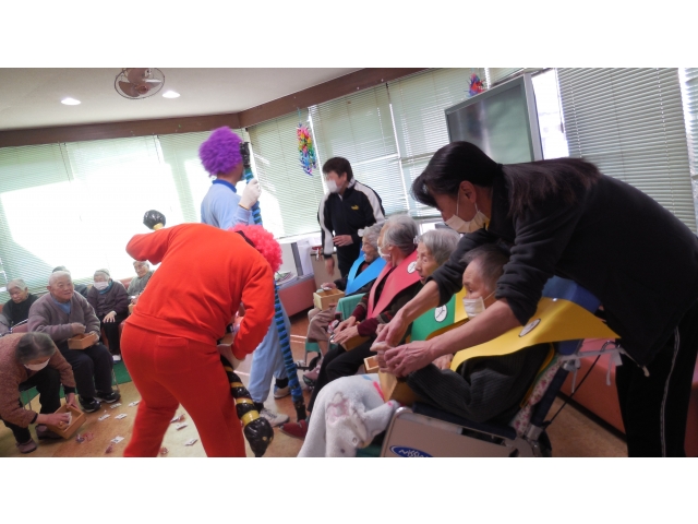 鬼に豆を撒いて無病息災を祈りましょう