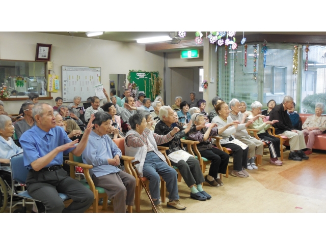 利用者さんも真剣にみています！