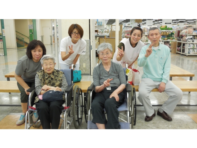 アピタに買い物と昼食に行ってきました！！