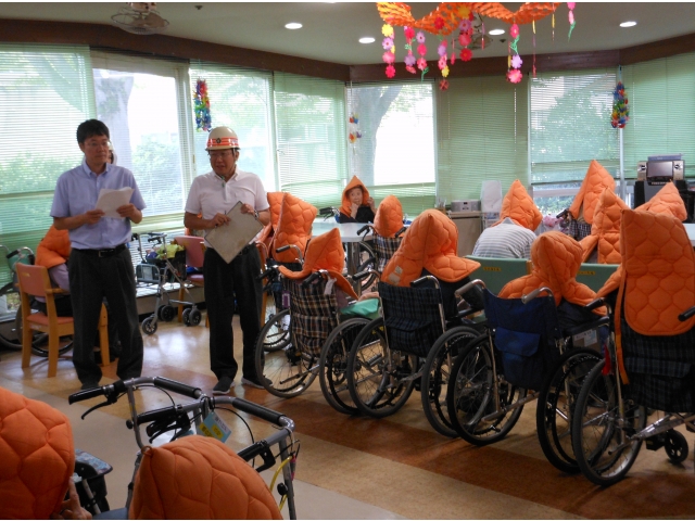 苑長より講評。