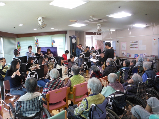 1曲目はジャズコレクション「となりのトトロ」