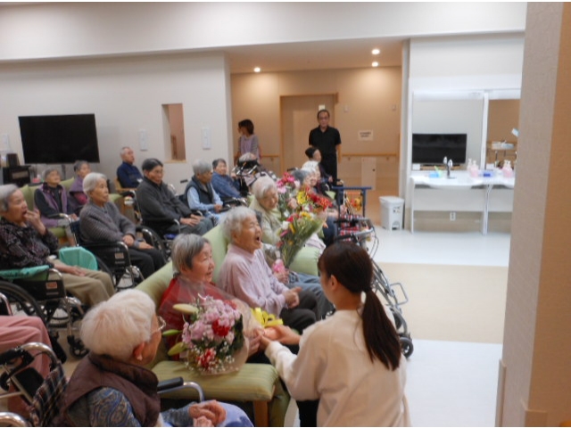 きれいな花束を贈呈してもらいました。