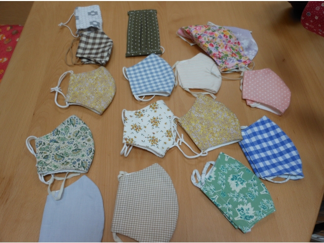 カラフルな手作りマスク