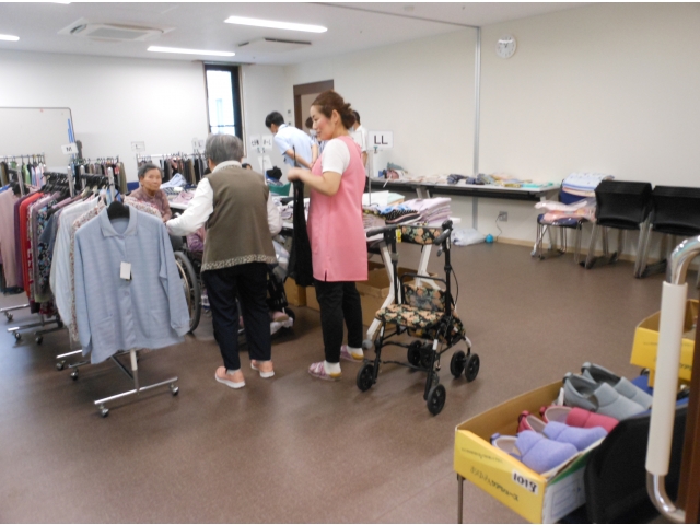 実は瀬戸苑リニューアルオープン後初の衣料販売でした！