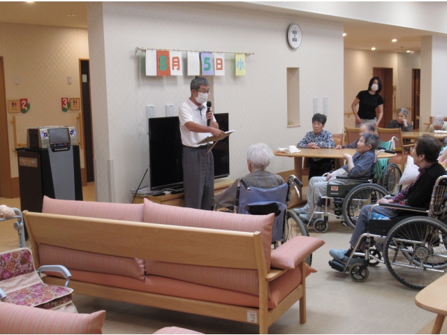 つばきフロアの皆様にお集まりいただきました。