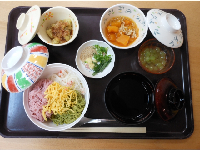 3色そうめんです。