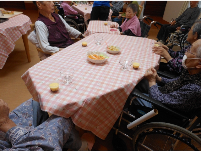 プリンを前にトッピング開始