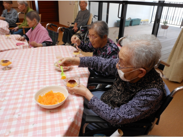 果物をトッピング