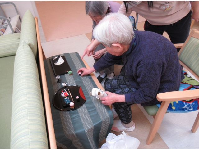 橘と桜を飾ります。