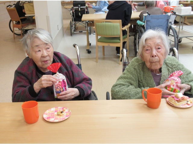 これから配ります。