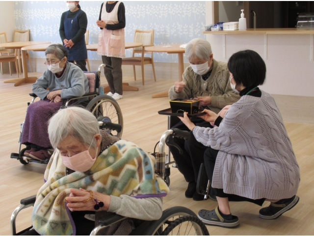 フロアの入居者様の焼香