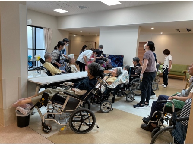 原則、左手に接種します。