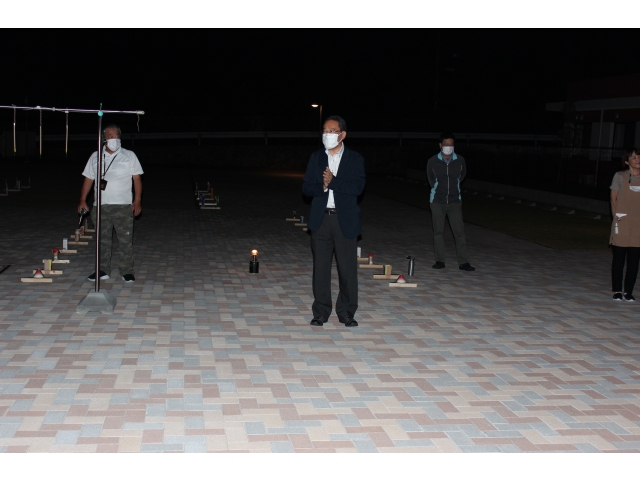 始める頃はあたりは真っ暗に