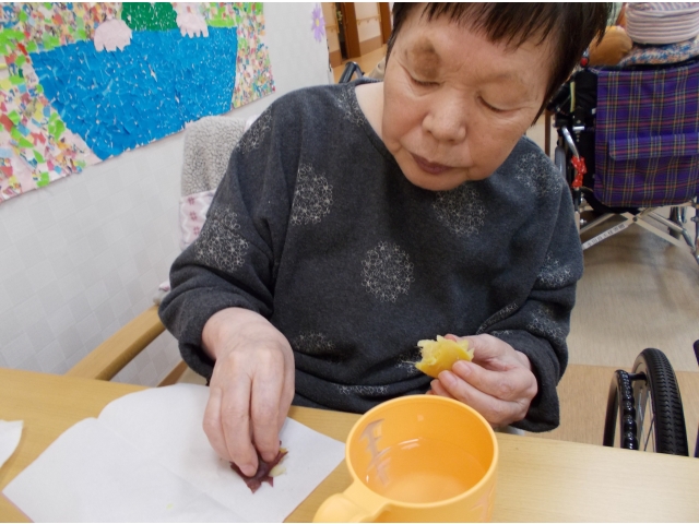 慌てず、ゆっくり食べますね。