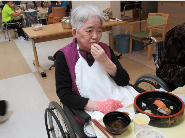 まぐろ美味しいですよ。