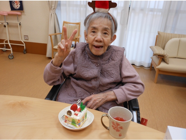 シャンパンとケーキで乾杯！