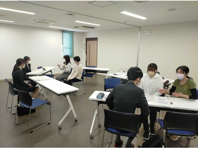 業務内容等を説明しています