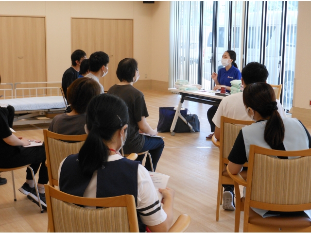 まずは座学です