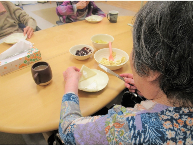 セルフでフルーツサンド作りました。