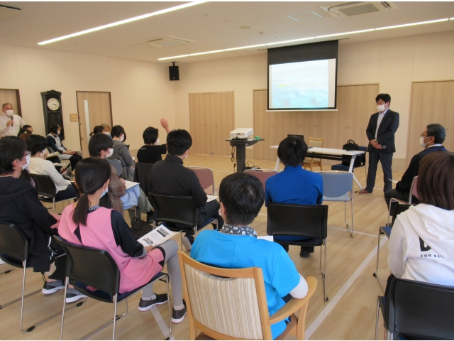 質疑応答では、率直な質問がでました。