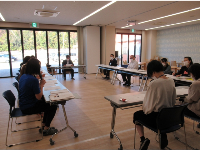 フロアでの新型コロナ感染者対応を説明しました。