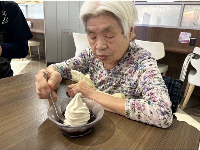 一休みしてデザートを召し上がりました。