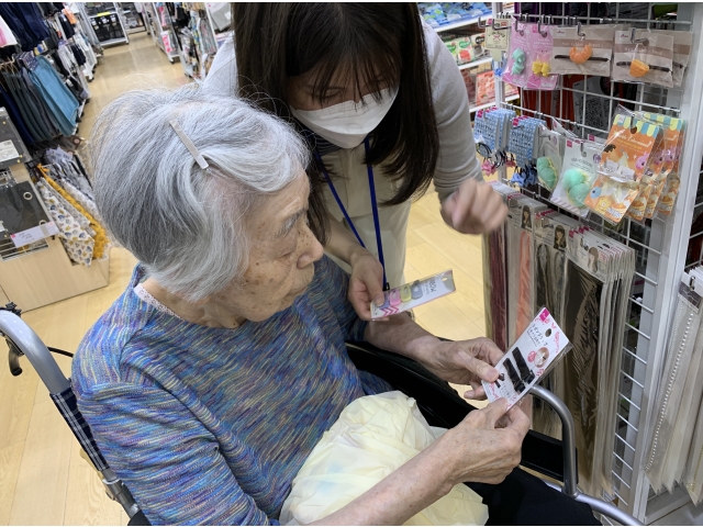 シックのものがいいか、可愛いものがいいか？両方買います‼