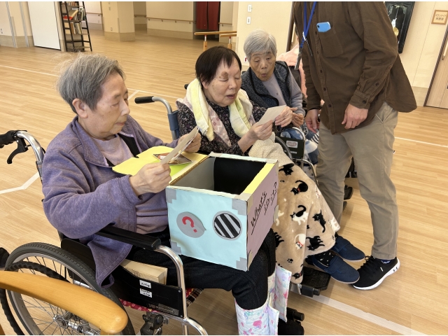 玉手箱の中身を見ています