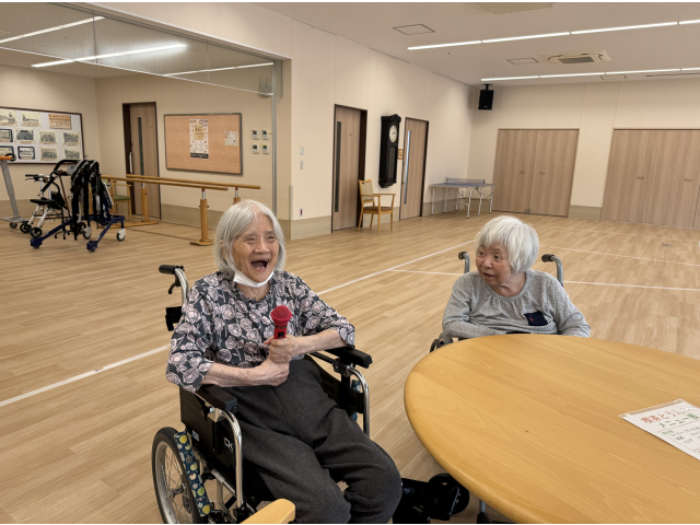 今日入居したばかりだけど、カラオケ大熱唱✨