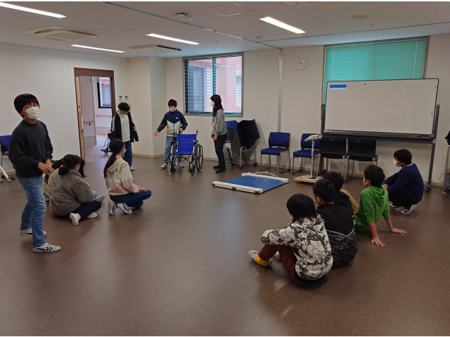 車いす操作説明と試乗体験