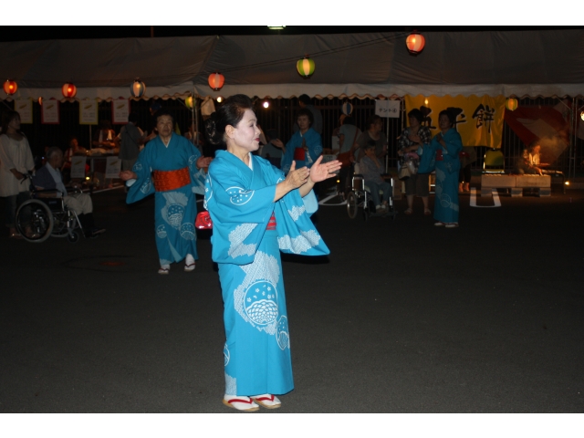 盆踊りの様子