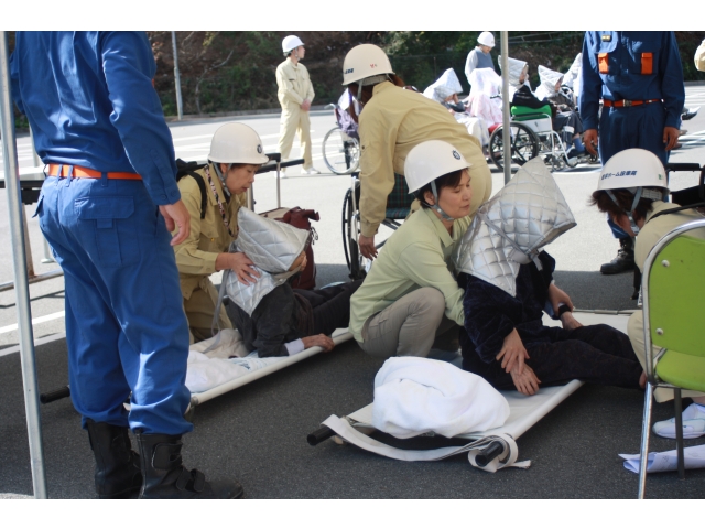 負傷者本部に搬送、応急処置実施
