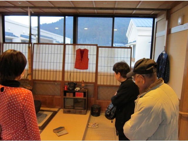 面会者も足を止めて「なつかしいねー」