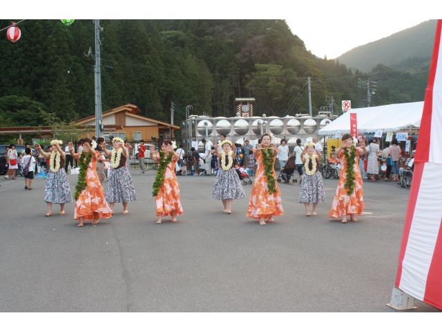 マウナケア様によるフラダンス