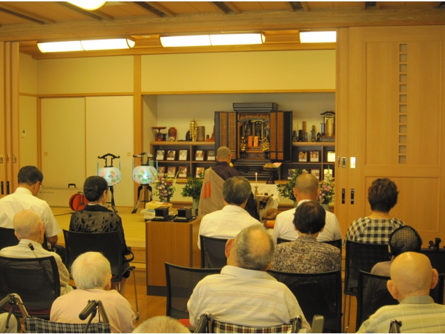 福田寺住職の読経