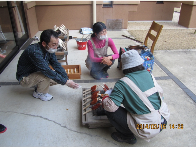 手作りみそをつけて、焼きます