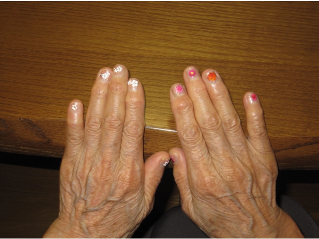 マニュキュアとデコってみました。かわいい？