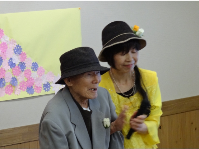 「月がとっても青いから」利用者さんとデュエット