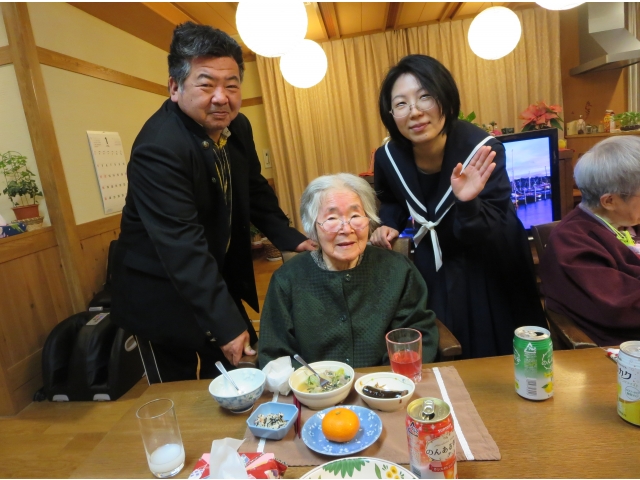 制服姿の職員と一枚