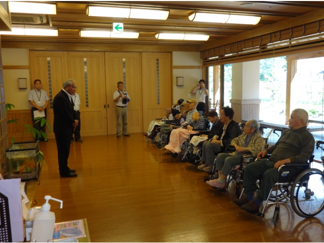 玄関にておこないました