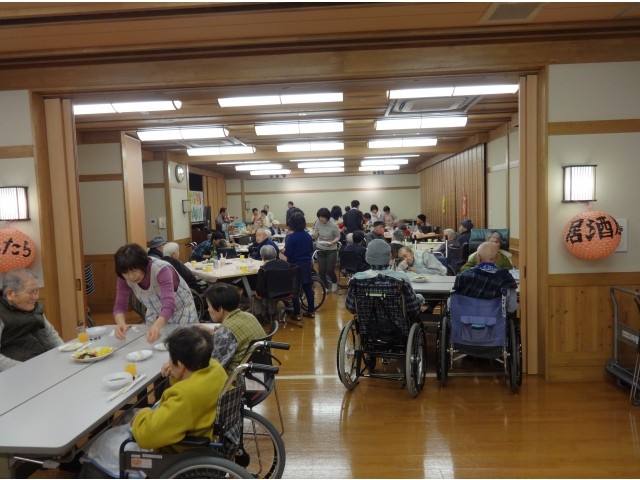 にぎやかな会場