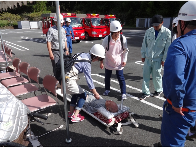 負傷者搬送訓練