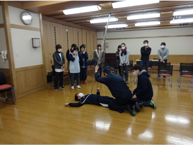 サスマタを使用した実技訓練