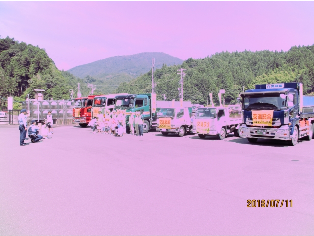 ダンプカーと記念撮影