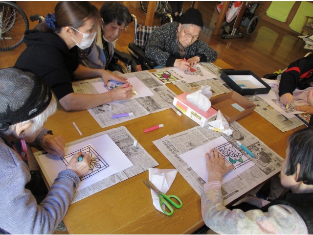 どんな色で飾ろうかな～