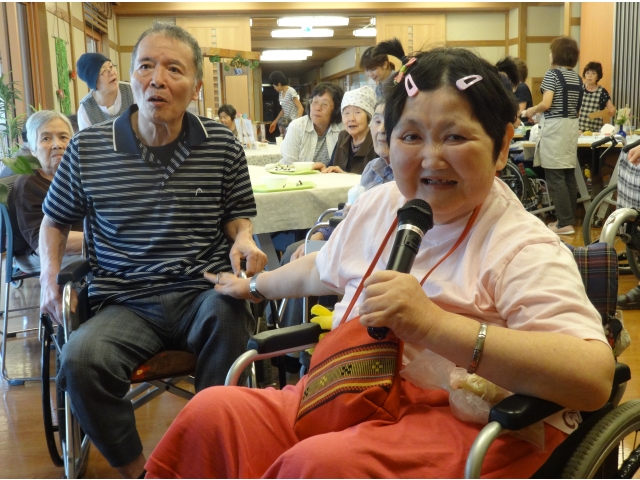 周りの方も口ずさんでいます