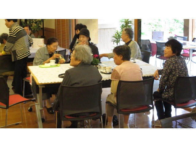 顔馴染みでも、初めて参加された方でもすぐに意気投合されています