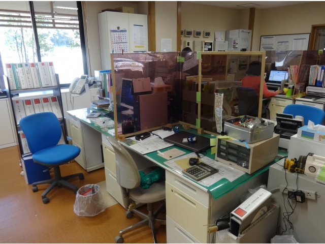 前面とサイドに
パネルを設置